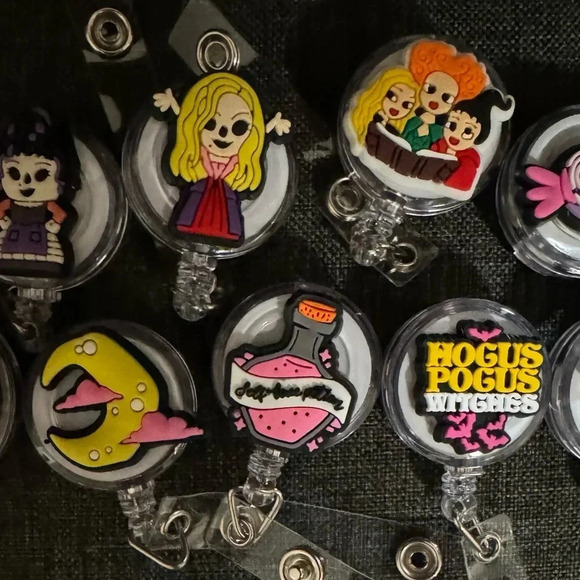 12 HOCUS POCUS BADGE HOLDER SET FROM MOVIE MERCH  ACCESSORIES HALLOWEEN - Picture 3 of 4